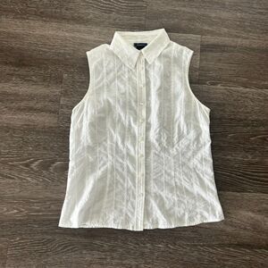 GANT White Sleeveless Cotton Blouse Size 6 Embroidered Eyelet Button Preppy Chic